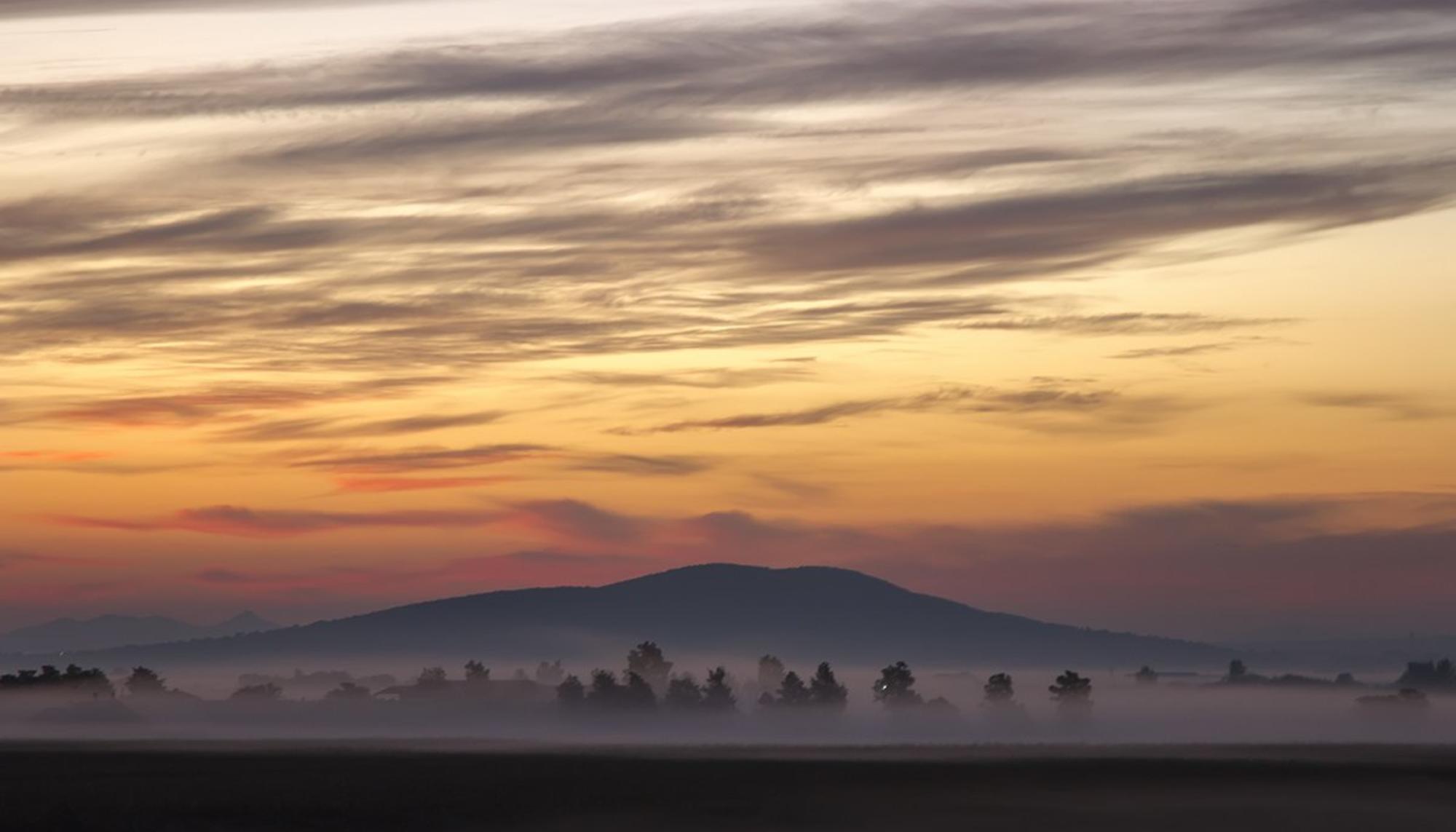 Montaña. Monte. Niebla. Nieblas. Bruma. Brumas. Cielo. Naturaleza.